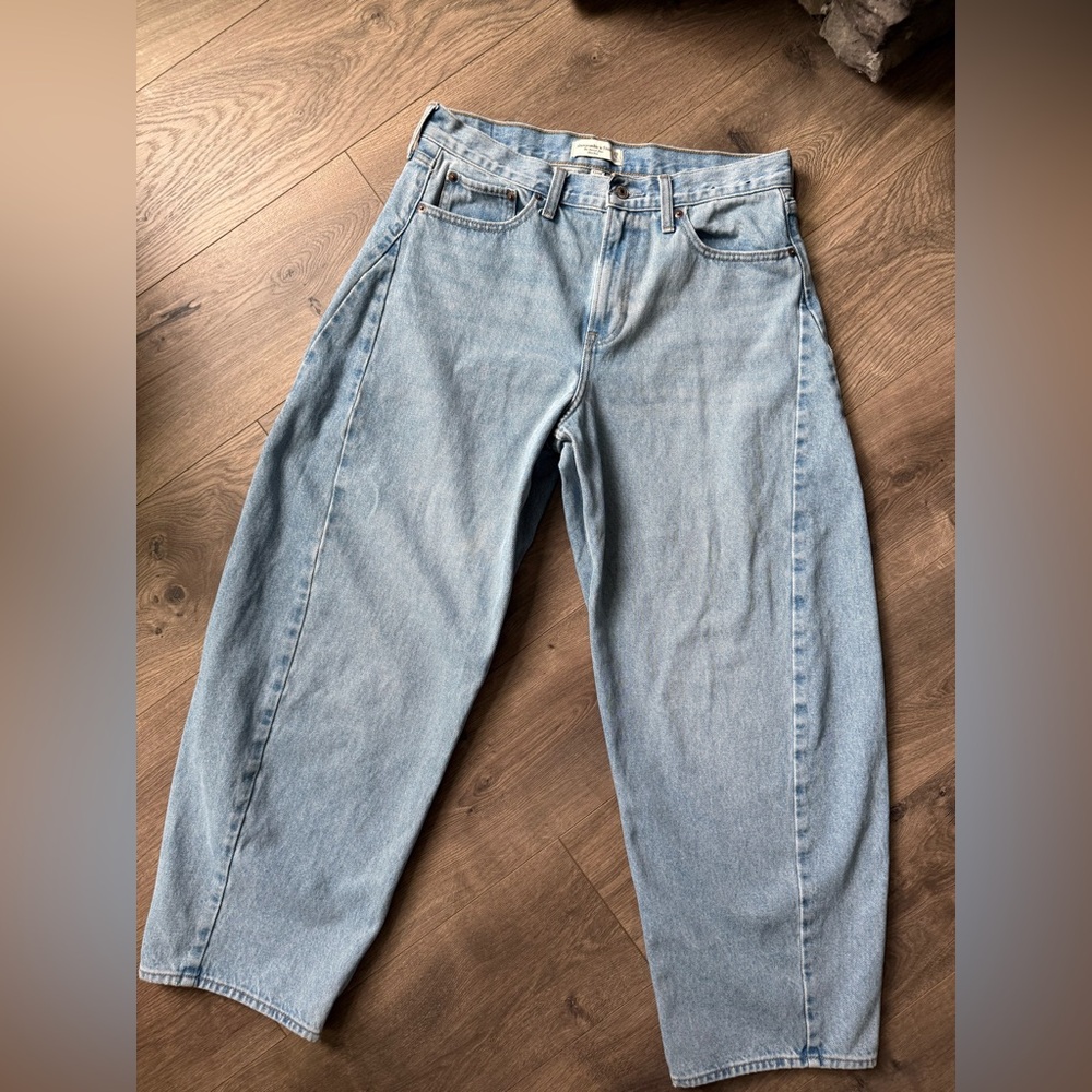 Abercrombie & Fitch Light Blue High-Rise Relaxed Jeans
